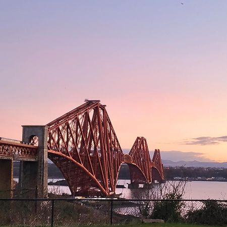Вилла Three Bridges Waterfront Норт-Квинсферри Экстерьер фото