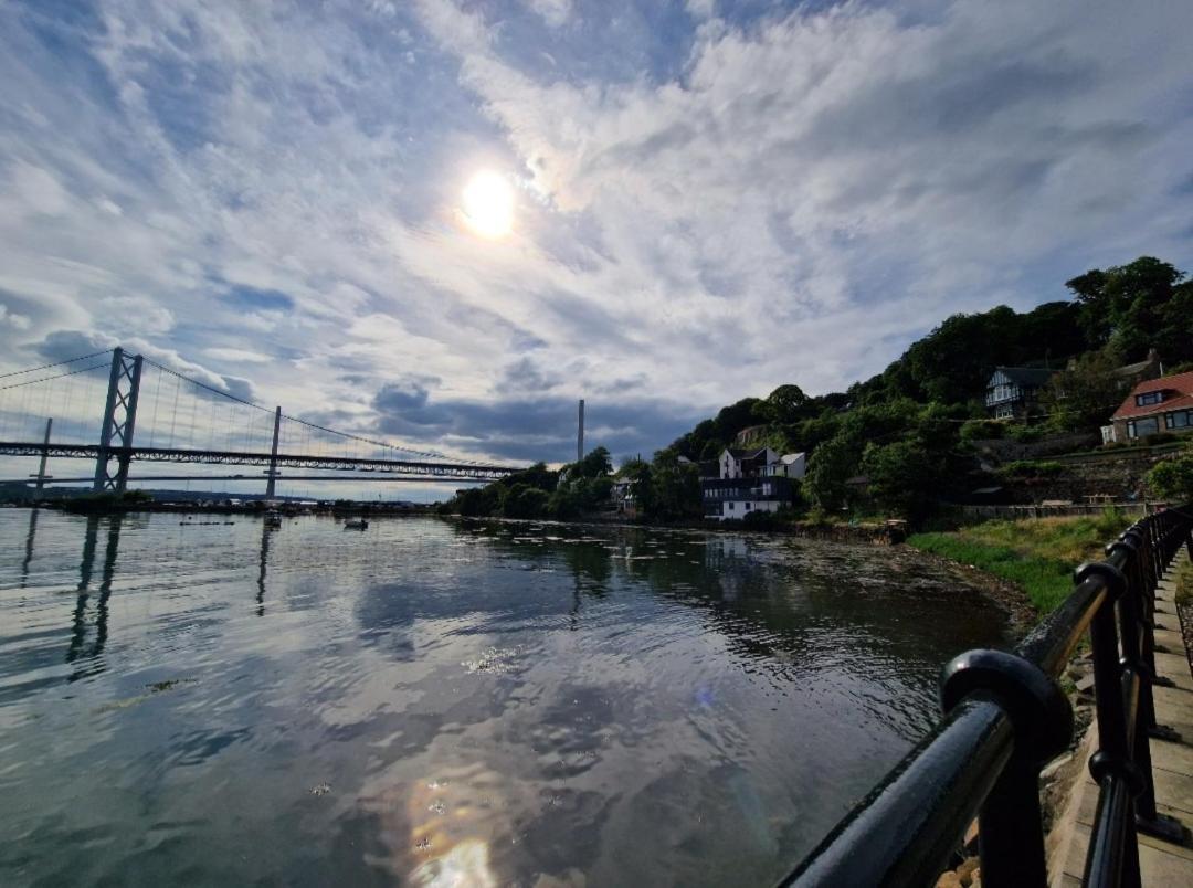Вилла Three Bridges Waterfront Норт-Квинсферри Экстерьер фото