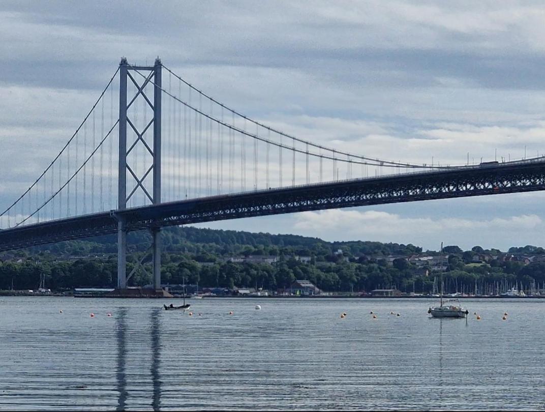 Вилла Three Bridges Waterfront Норт-Квинсферри Экстерьер фото