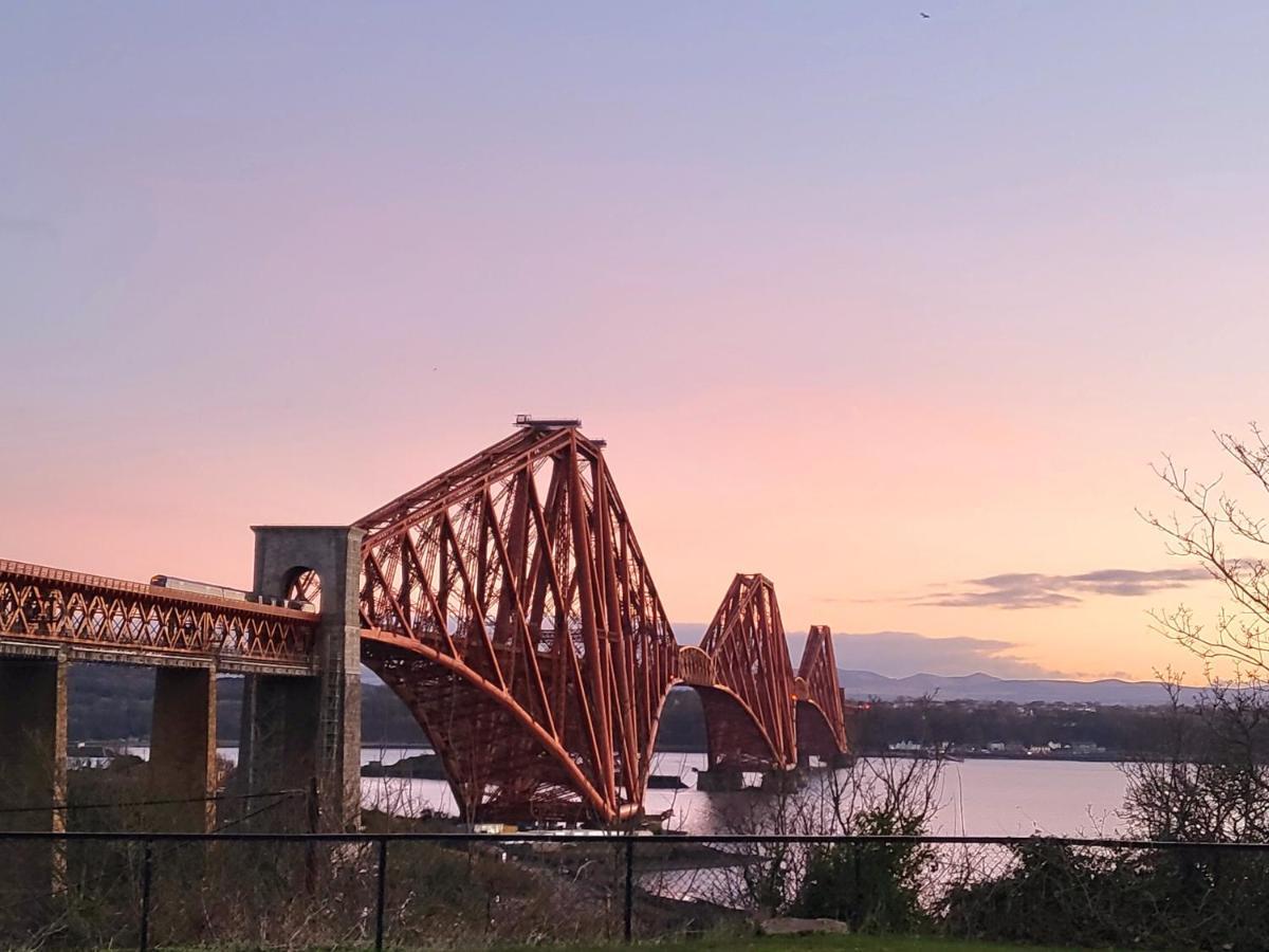 Вилла Three Bridges Waterfront Норт-Квинсферри Экстерьер фото